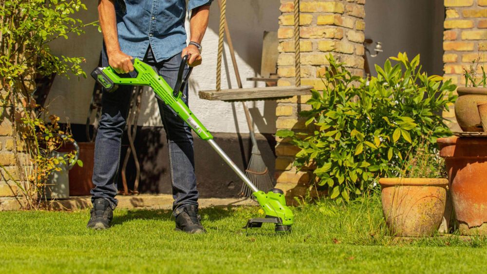 Аккумуляторный триммер Greenworks G24LT28K2, 24v, (2107107UB), 28 см, АКБ 4 А·ч и ЗУ