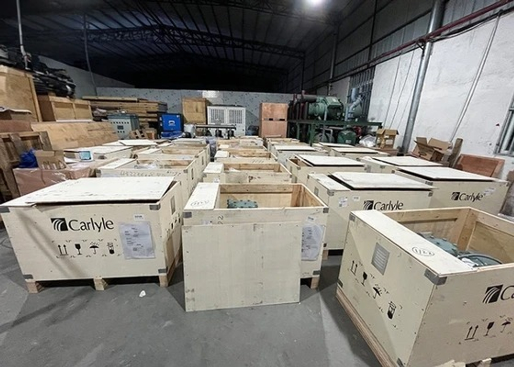 Полугерметичный поршневой компрессор Carrier 06DR725, R22/R404A/R407C, 400V/3PH/50Hz, для холодильной камеры.