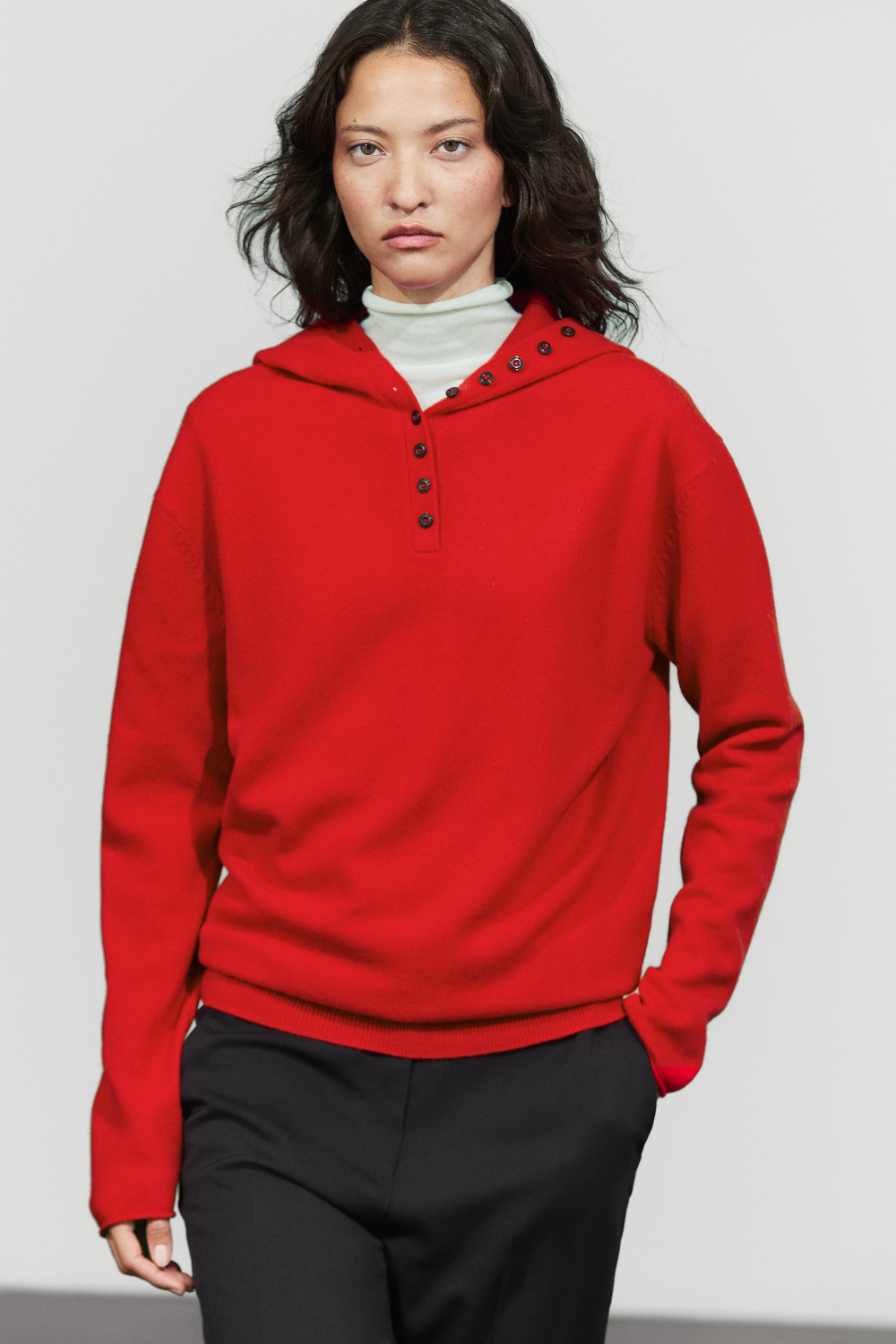 Massimo Dutti Трикотажный свитер с капюшоном и пуговицами, красный