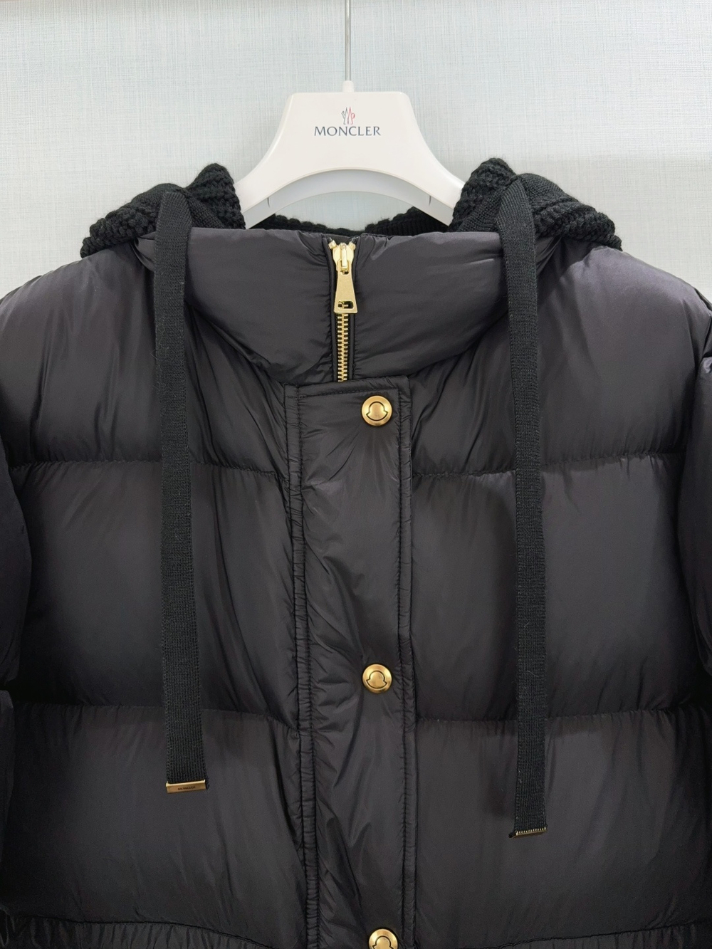 Женский пуховик Moncler с кулиской на талии — чёрный — фото 5