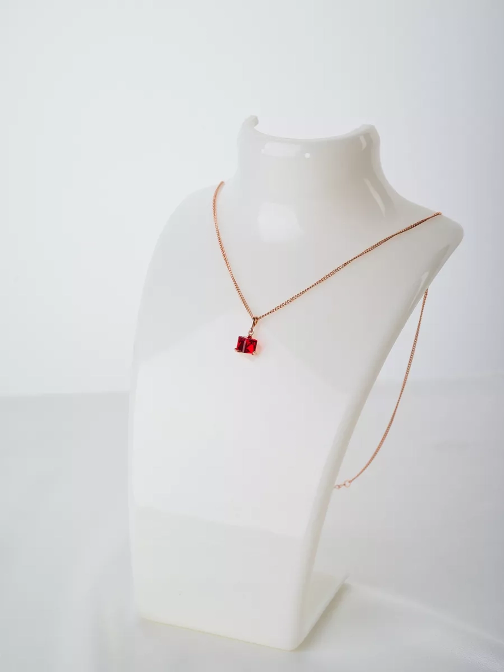 Кулон-кубик Миражи с красным кристаллом Swarovski