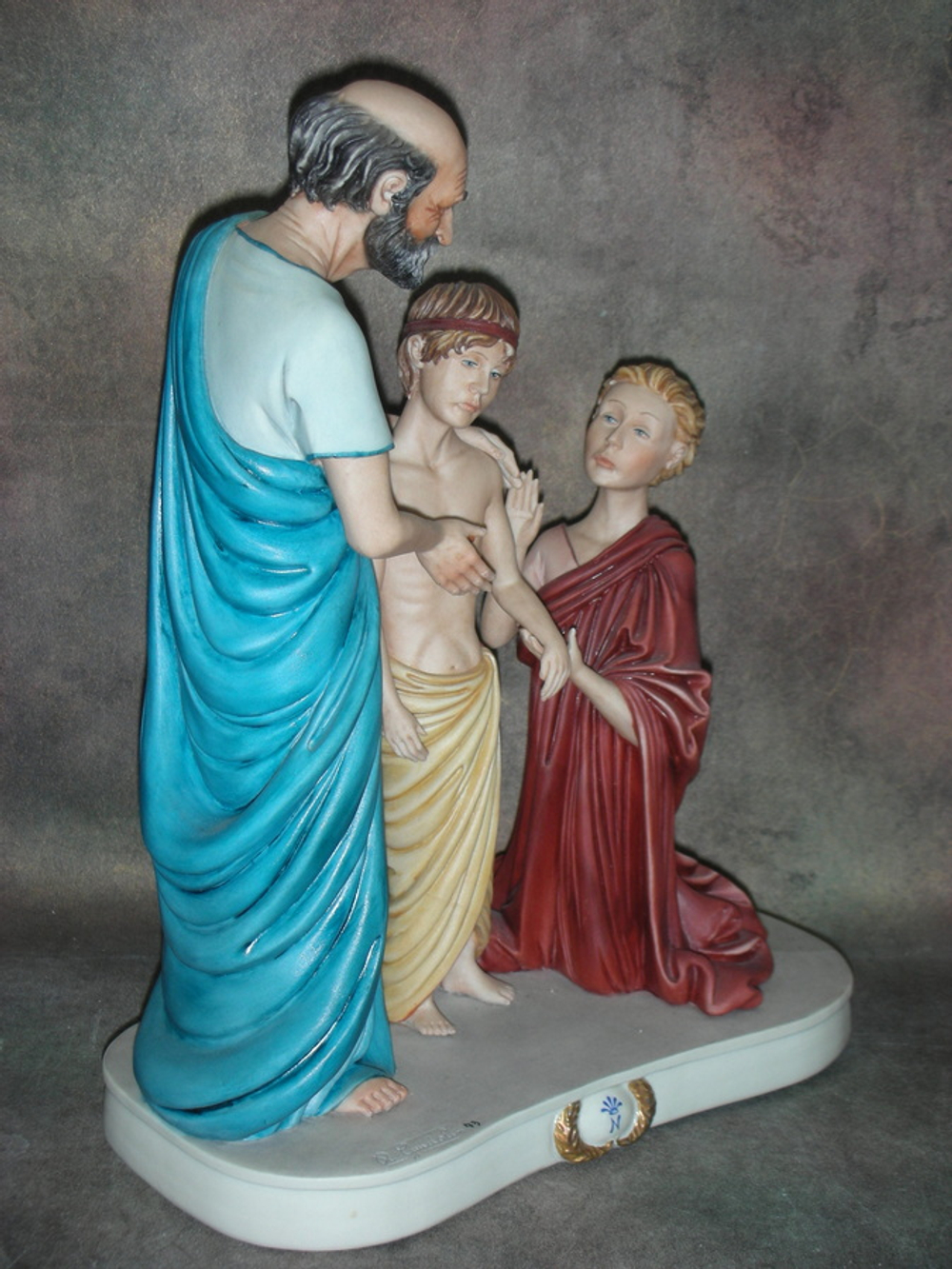 Статуэтка. Фарфор. Гиппократ отец медицины. Capodimonte. Италия