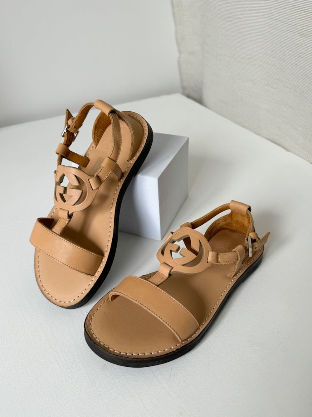 Новые кожаные босоножки Gucci, 28