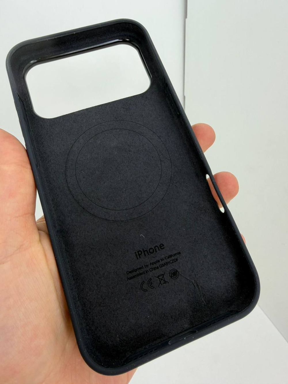 Silicone case с анимацией для iPhone 17 Pro