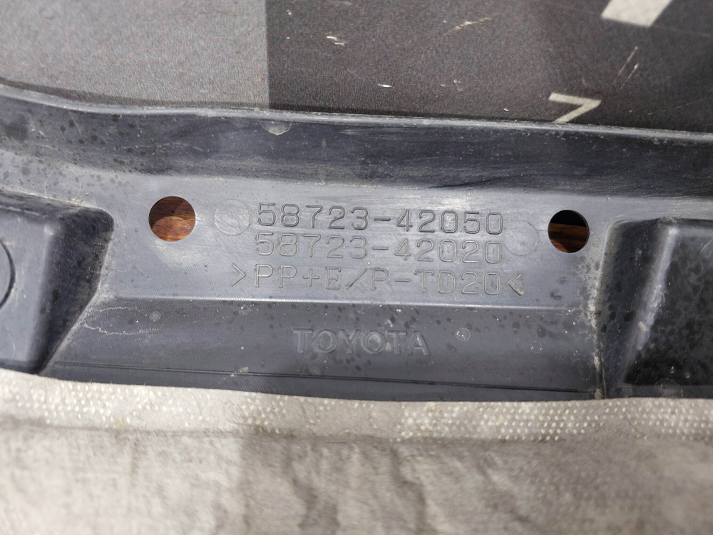 Пыльник заднего бампера правый Toyota RAV4 IV (XA40) 15-19 Б/У Оригинал 5872342020