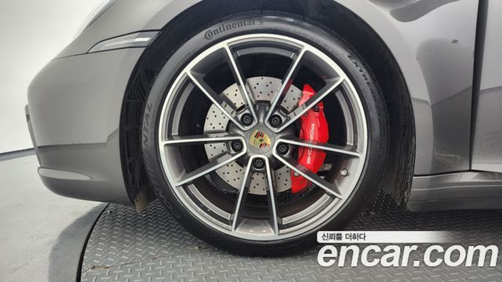 Porsche 911 Carrera S — 2020