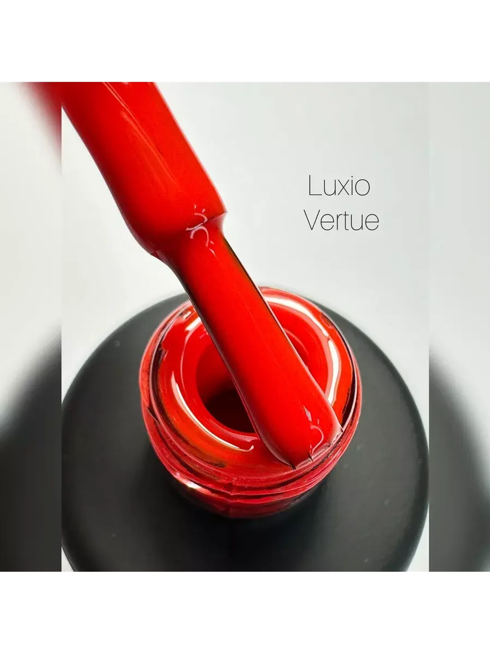 Гель лак Luxio Virtue для ногтей 15 мл красный