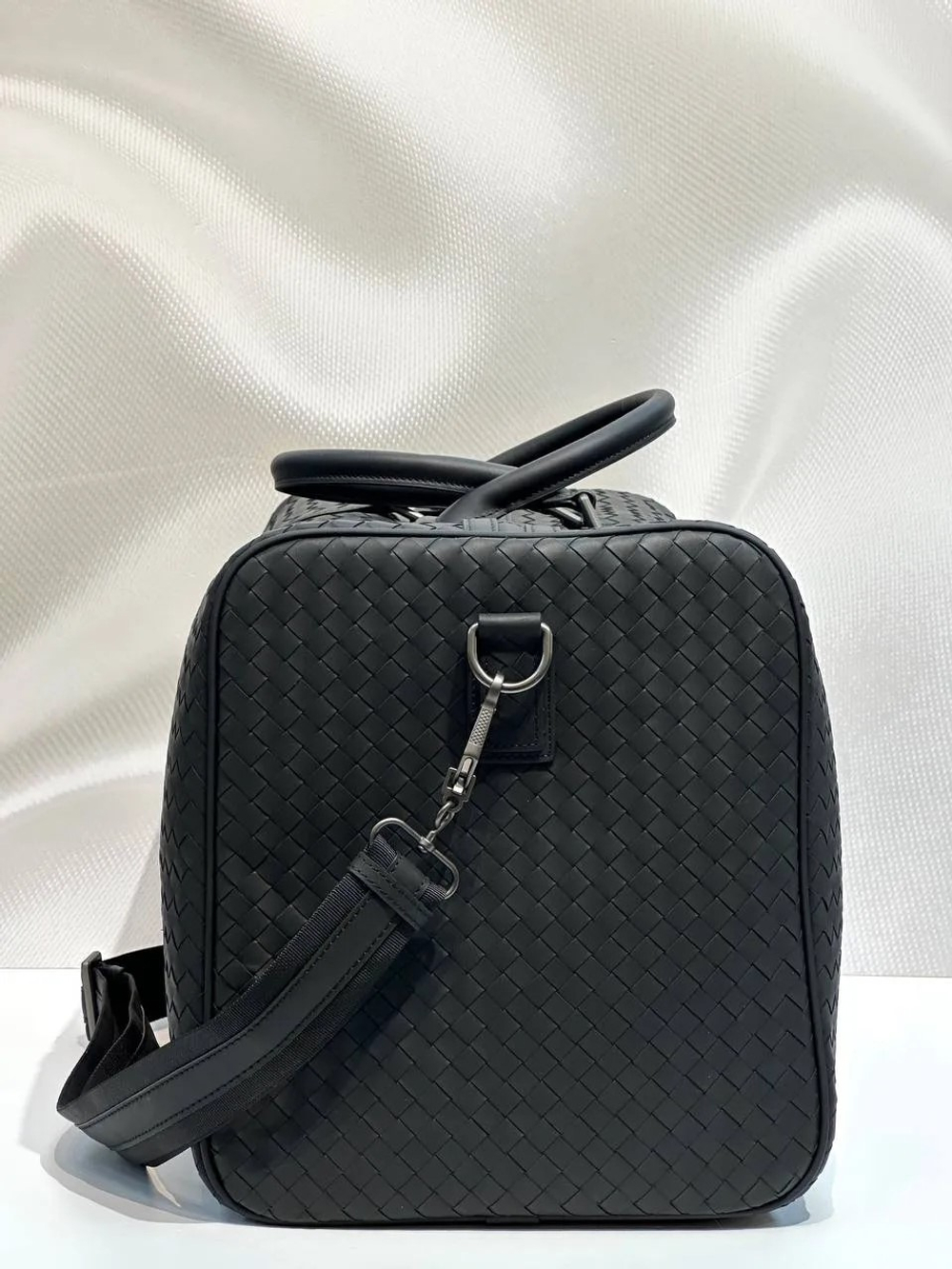 Дорожная сумка Bottega Veneta Intrecciato чёрная кожаная премиум класса