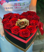 Сердце из роз "Golden love & Maison des fleurs"