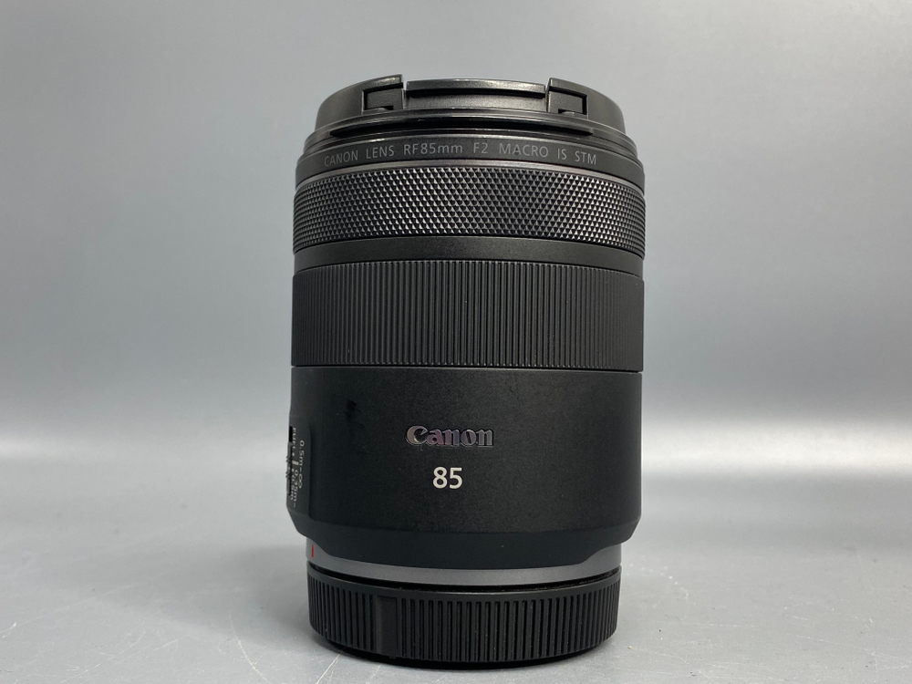 Canon RF 85mm F2 Macro IS STM