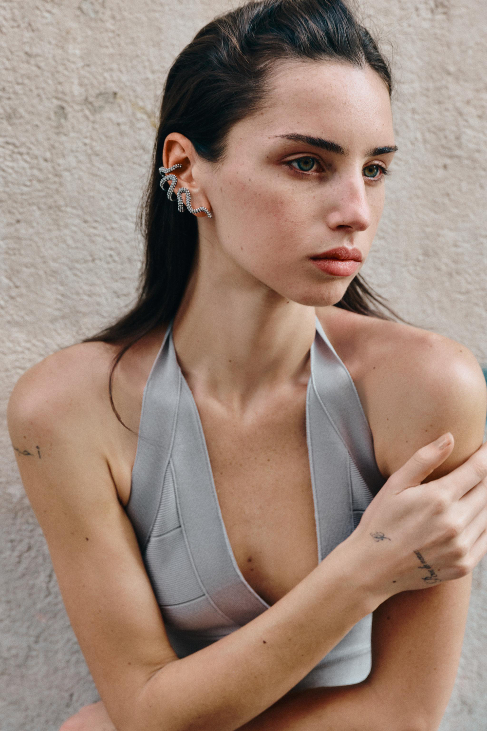 ZARA НАБОР ИЗ 2 СЕРЕГ-КАФФОВ СО СТРАЗАМИ, СЕРЫЙ