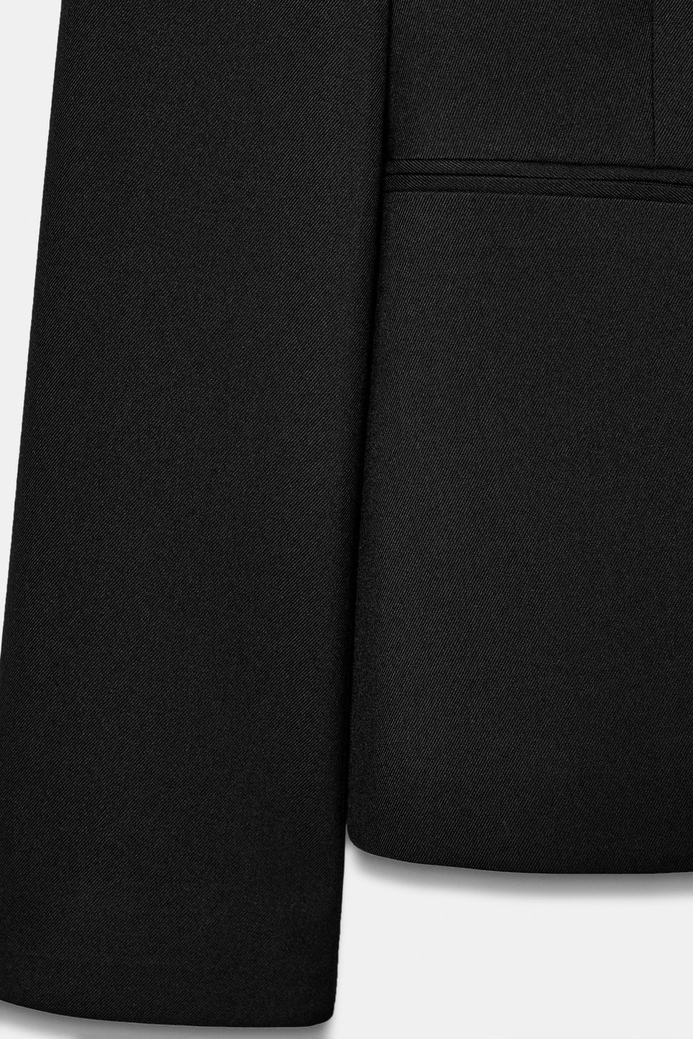 ПРИТАЛЕННЫЙ БЛЕЙЗЕР С ПОДПЛЕЧНИКАМИ — ZARA