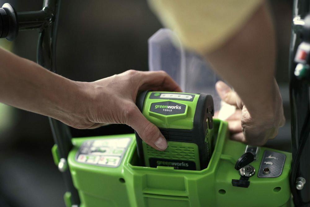 Аккумуляторная самоходная садовая тележка Greenwork G40GCK6, 7400007UH, 40v, 106 л, АКБ 8 А·ч и ЗУ