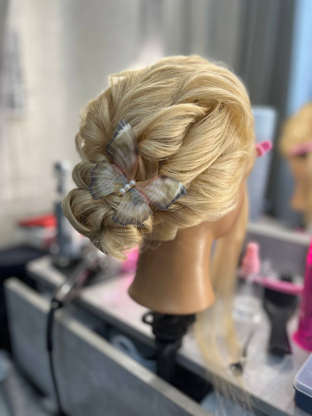 Учебная голова манекен Серсея Блонд с натуральными волосами (100% Human hair). Длина: 55-60 см. Настольный штатив в подарок.