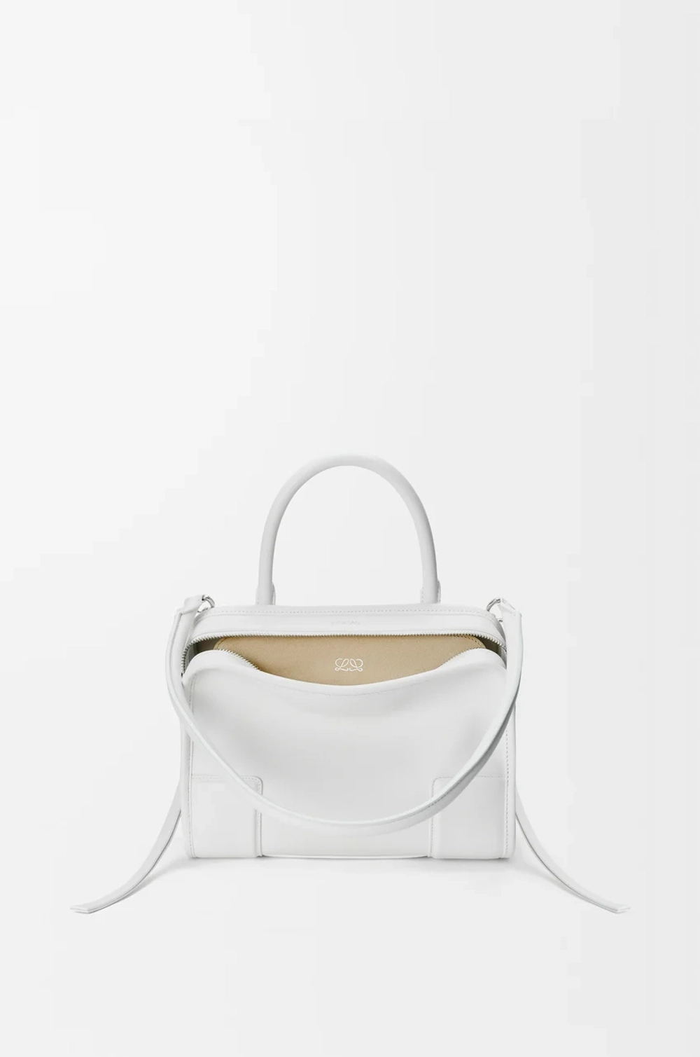 Loewe Маленькая сумка Amazona 180 из мягкой телячьей кожи, белый