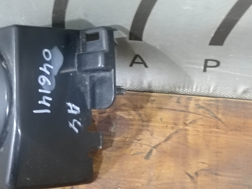 Крышка радарного датчика левая Audi A4 (B9), A5 (F5)  Б/У Оригинал 8W0807819