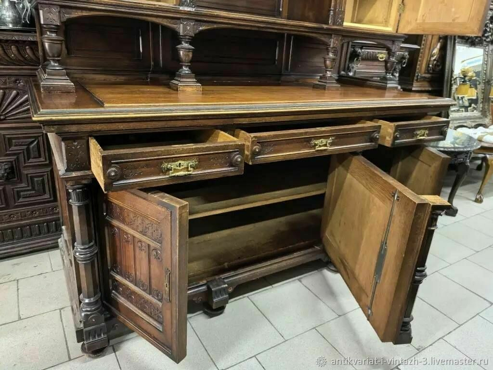 Старинный буфет