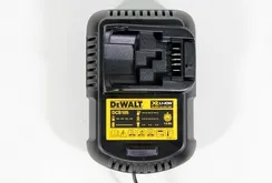 Зарядное устройство "DeWALT" DCB105