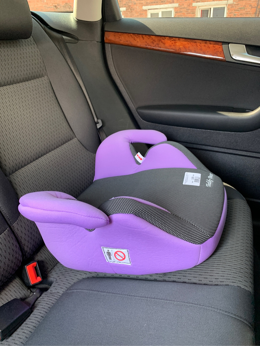 Автокресло (бустер) LB 311 (Teddy Bear) ПК (38. LILAC+BLACK DOT)