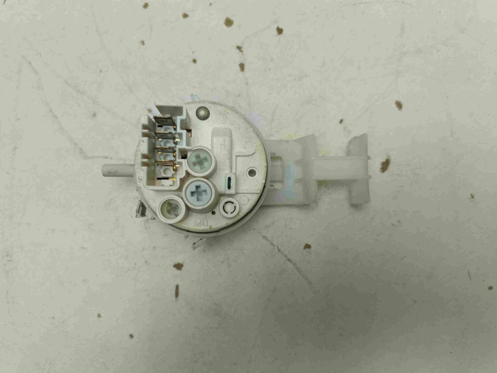 WS105TX кт218 Датчик уровня воды для стиральной машины Indesit WS105TX б/у