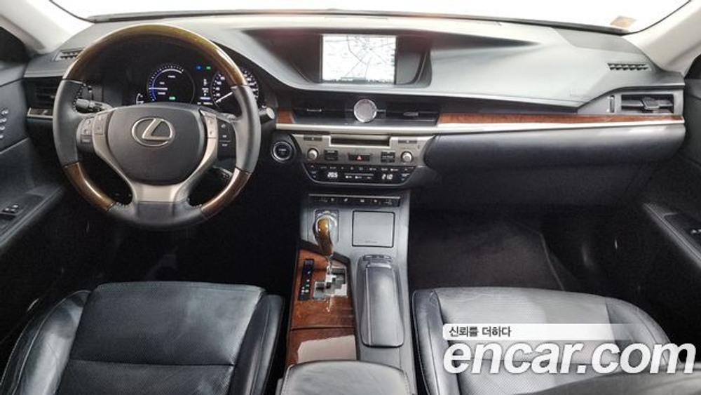 Lexus ES300h — 2013