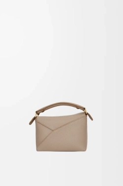 Loewe Мини-сумка Puzzle Edge из мягкой зернистой телячьей кожи, песочный