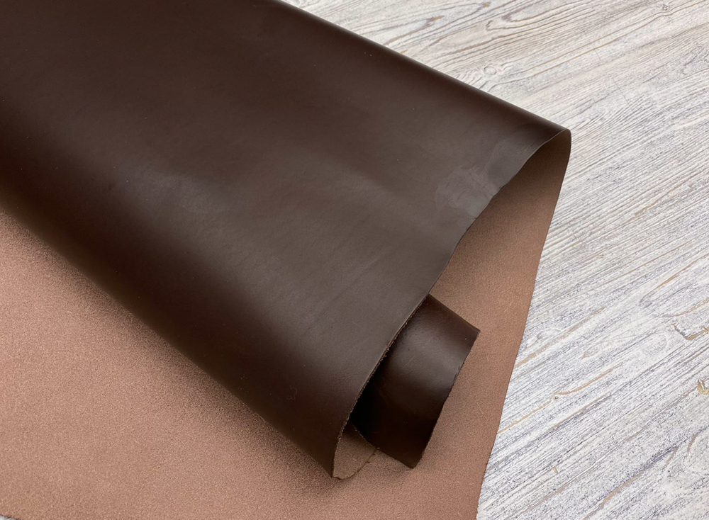 Крупный план натуральной текстуры кожи Прима цв. Коричневый / Vacchetta Prima Dark Brown