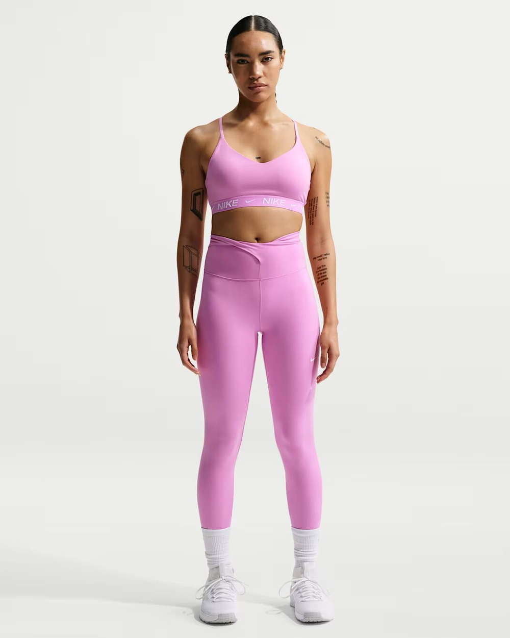 Nike Indy с легкой поддержкой Женский спортивный бюстгальтер с вставками и регулируемыми бретелями - NIKE