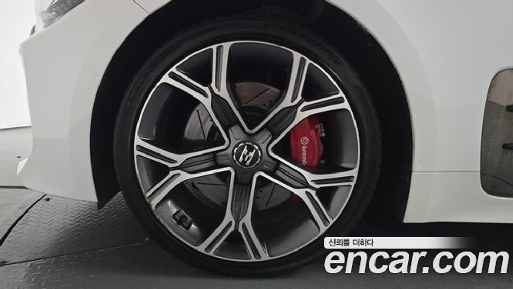 KIA Stinger 3.3 Turbo AWD — 2018