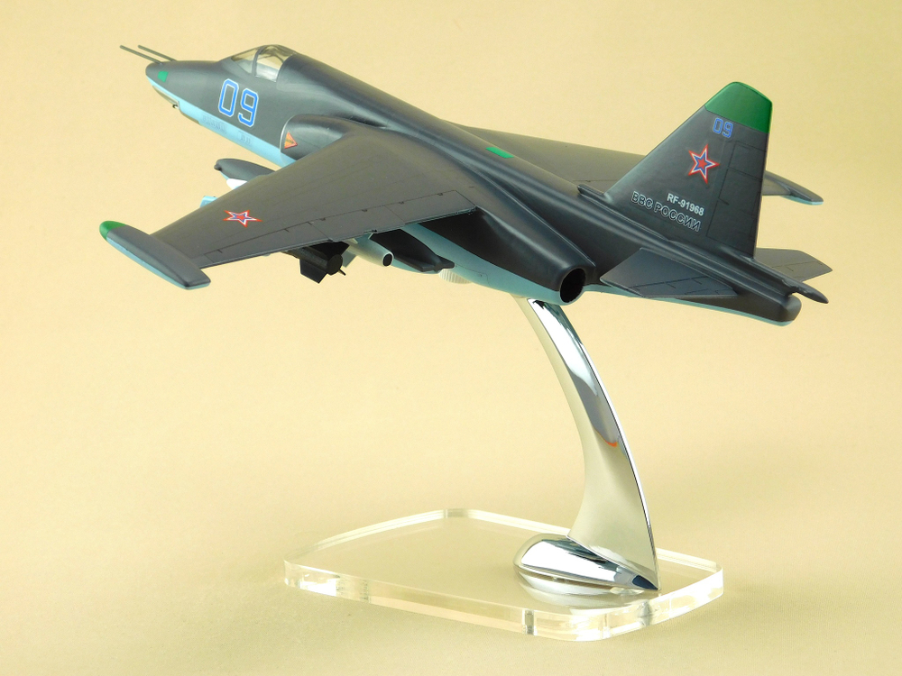 Модель самолета Су-25 (М1:48 ВВС России, RF-91968, 09, Грач)