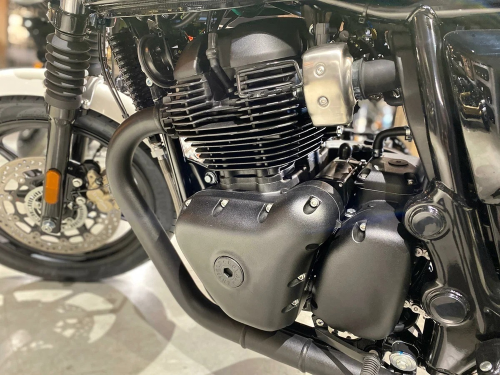 Royal Enfield Continental GT 650 Apex Grey (Black Alloy)