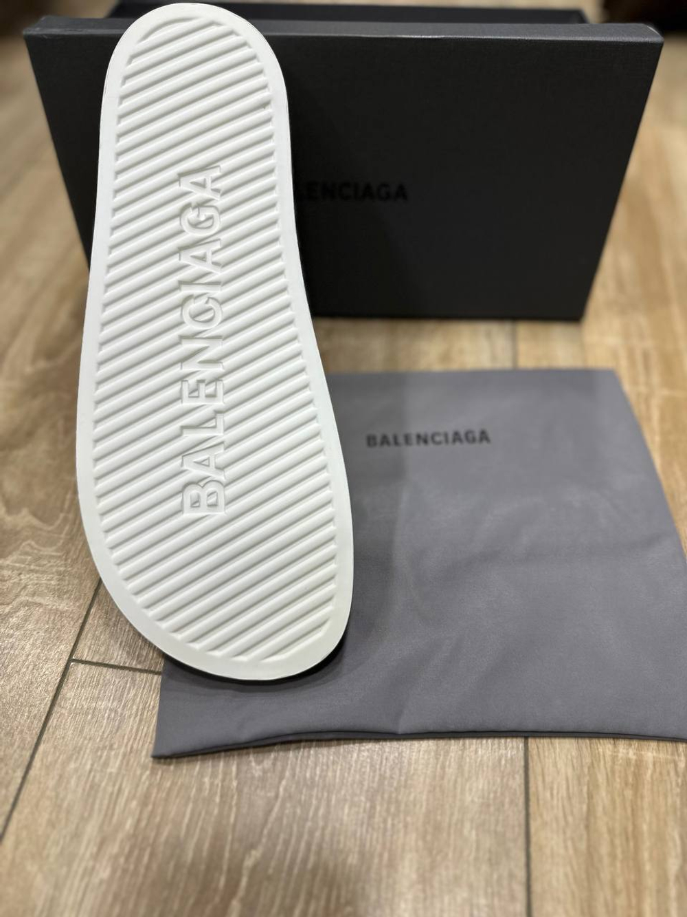 Шлёпанцы Balenciaga