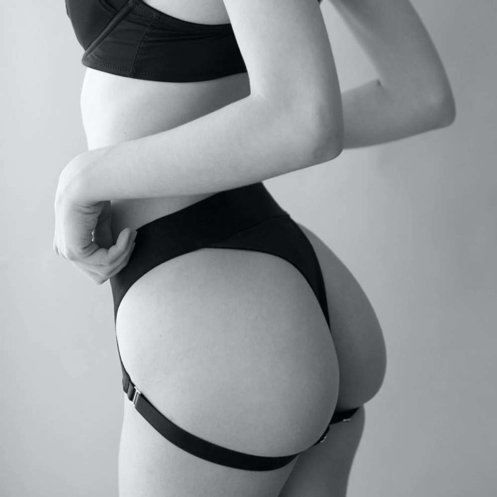 Черные трусики для насадок Heroine Lingerie Harness - size M (Размер: M) (Цвет: черный)