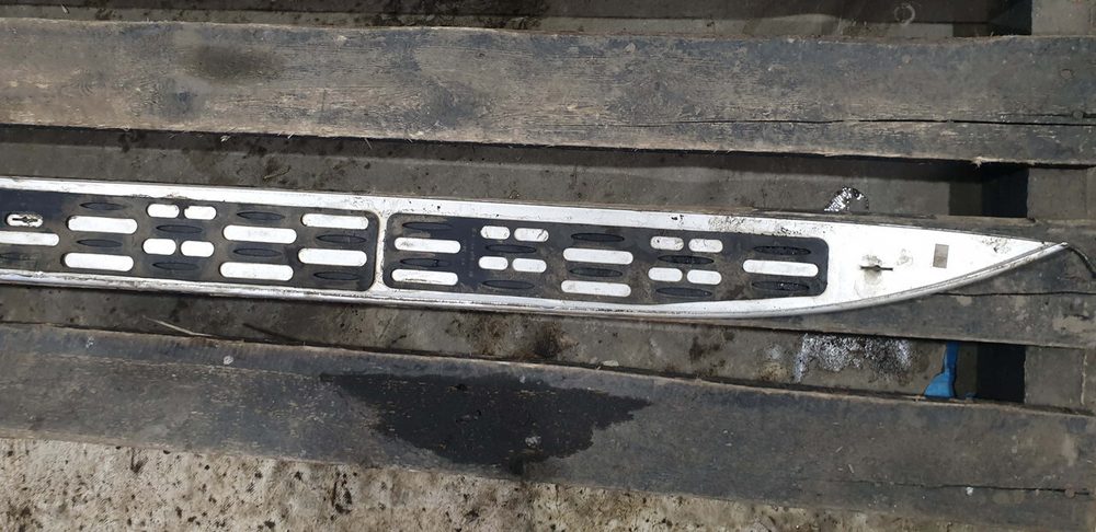 Накладка подножки левой Mercedes GLE (W166) 11-18 Б/У Оригинал A1666980348