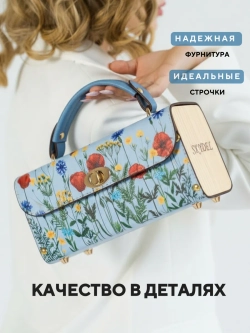 Сумка-клатч с деревянными вставками и принтом