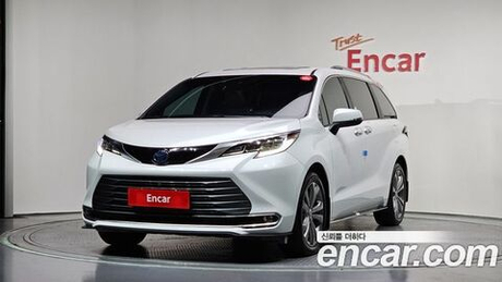 Toyota Sienna 2.5 Hybrid 2WD — 2024