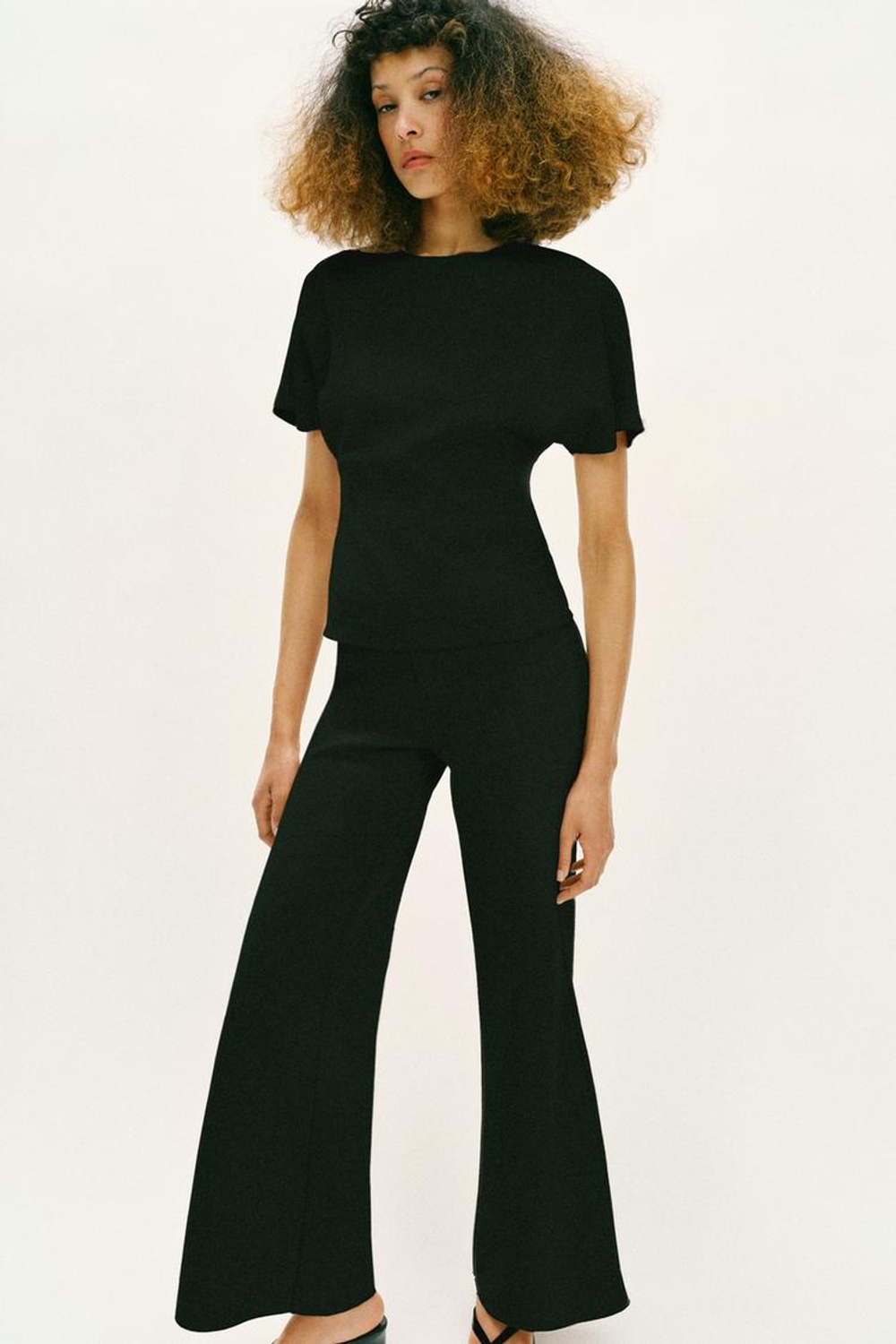 ZARA ТОП С ВЫРЕЗОМ И КОРОТКИМИ РУКАВАМИ, ЧЕРНЫЙ