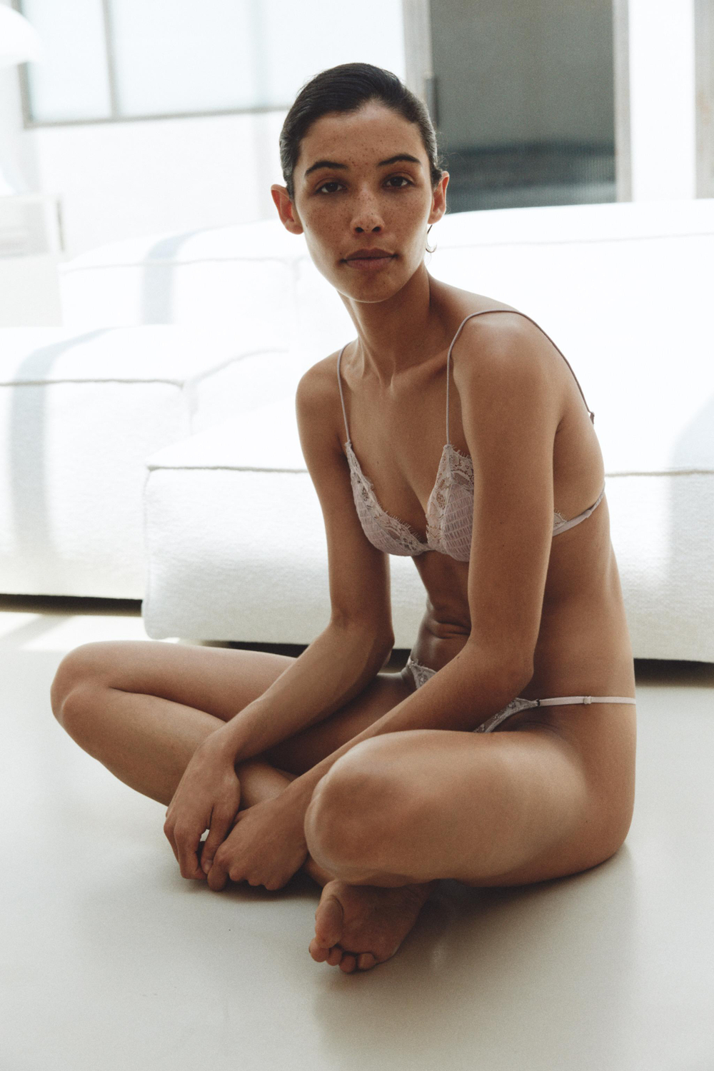 КРУЖЕВНОЙ БРАЛЕТТ С ТРЕУГОЛЬНЫМИ ЧАШКАМИ — ZARA