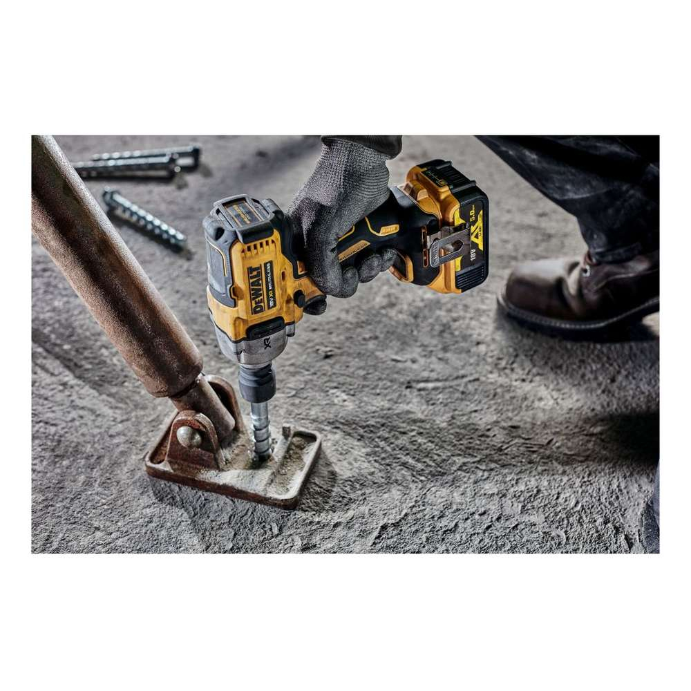 Аккумуляторный гайковерт DeWalt DCF892P2T ударный