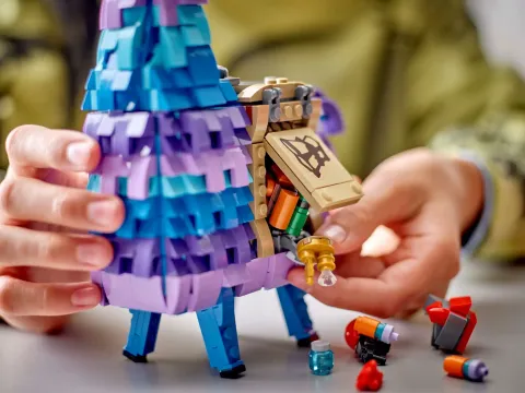 Конструктор LEGO Fortnite 77071 Подставка Лама