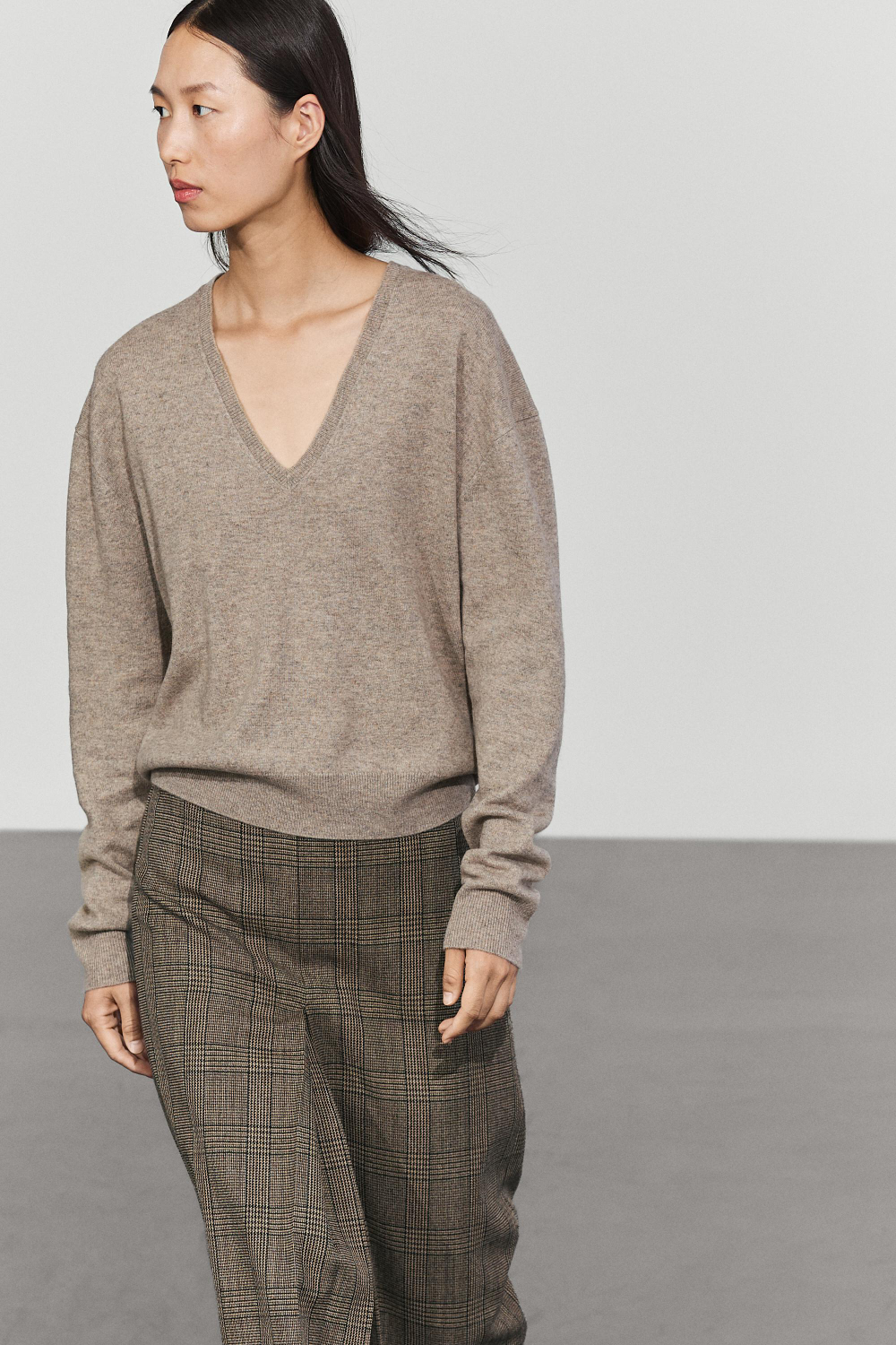 Massimo Dutti Свитер из смесовой шерсти с V-вырезом, норка