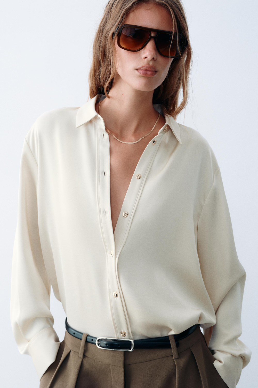 АТЛАСНАЯ РУБАШКА С ЗОЛОТИСТЫМИ ПУГОВИЦАМИ — ZARA