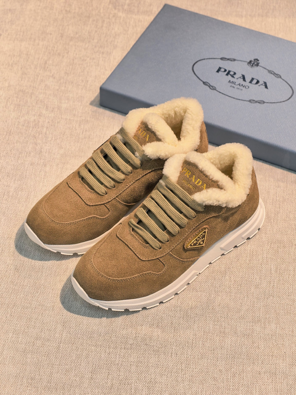 Кроссовки Prada