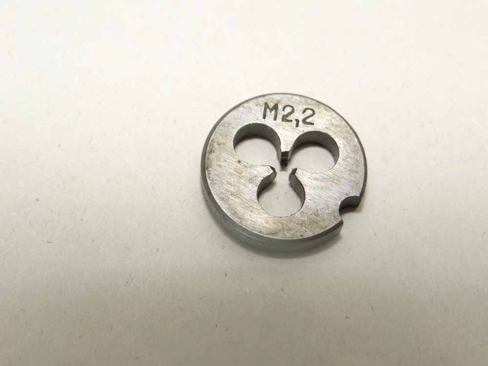 Плашка М2,2х0,45 (основной шаг) 9ХС d=15мм ФРЕЗЕР