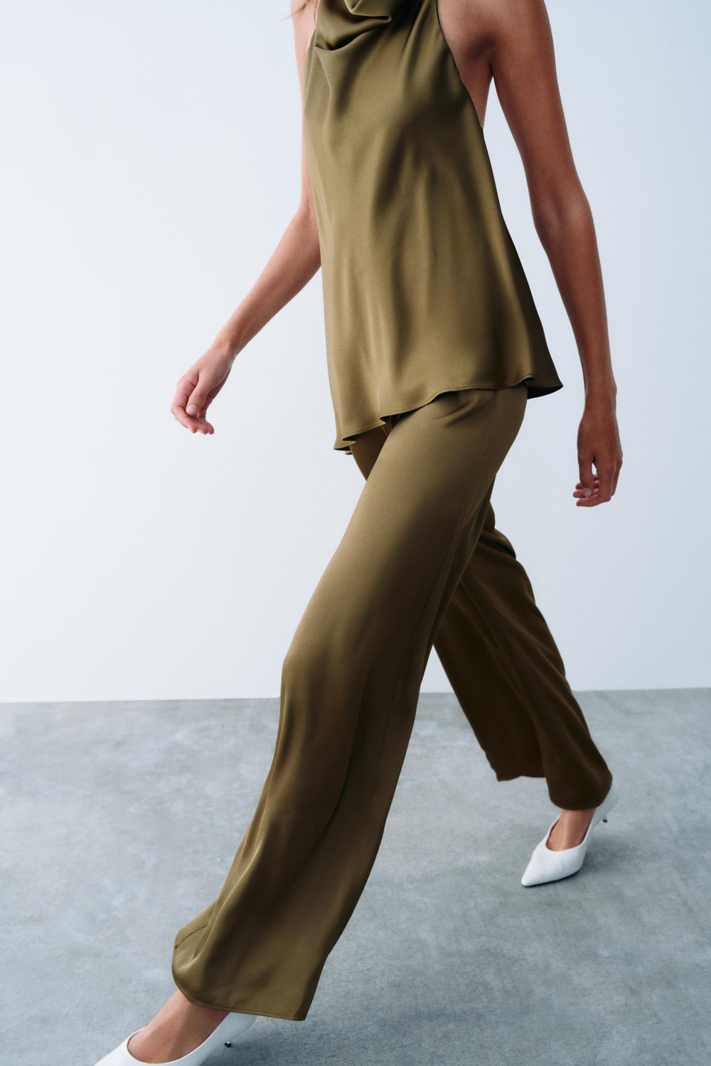 АТЛАСНЫЙ КОМБИНЕЗОН ХАЛТЕР — ZARA