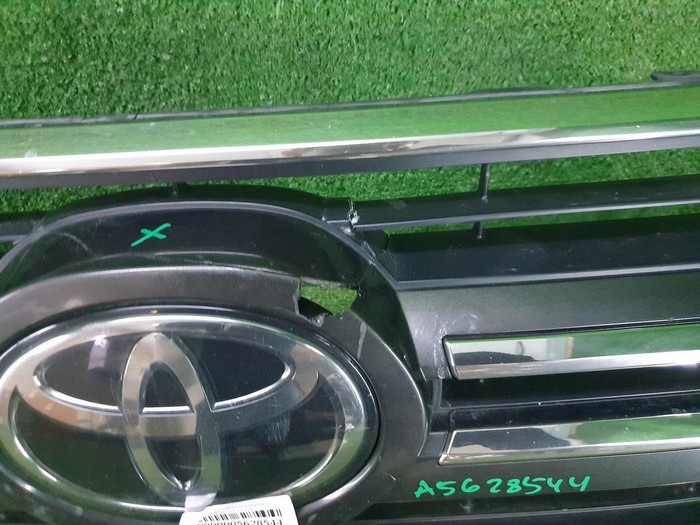 Решетка радиатора Toyota Land Cruiser 200 (2015-2021) Executive