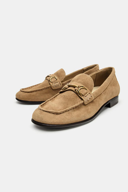 ZARA ЗАМШЕВЫЕ ЛОФЕРЫ С МЕТАЛЛИЧЕСКОЙ ДЕТАЛЬЮ, БЕЖЕВЫЙ