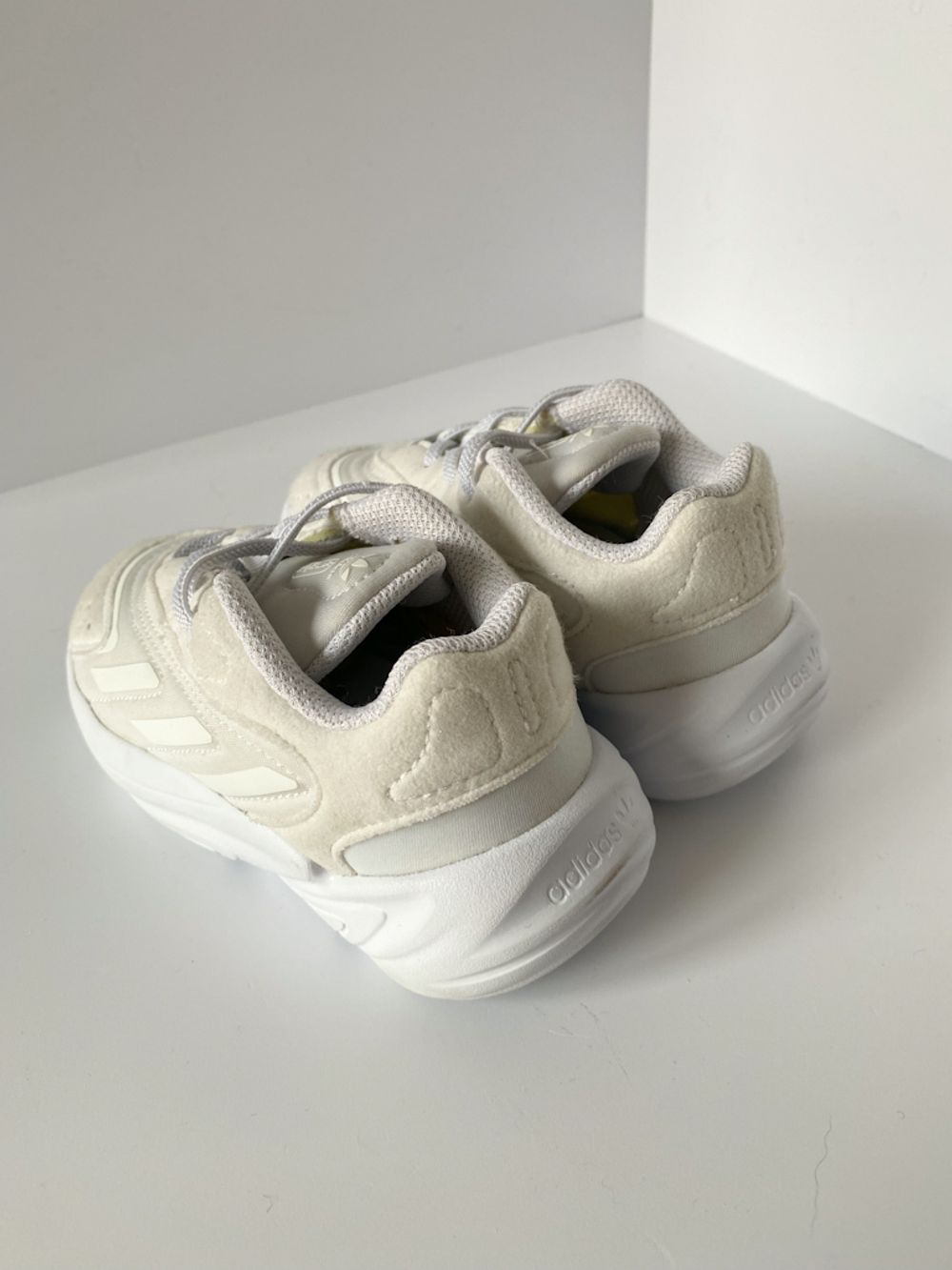 Кроссовки Adidas, 25