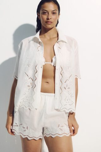 Хлопковые пляжные шорты с вышивкой - H&M