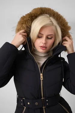Куртка утепленная  женская GUESS